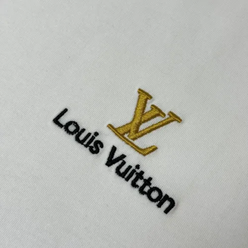 Replica Louis Vuitton LV T-Shirts Short Sleeved For Unisex #1423459 $32.00 USD for Wholesale