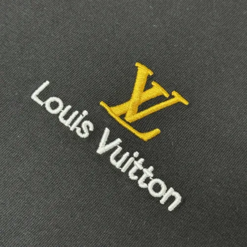 Replica Louis Vuitton LV T-Shirts Short Sleeved For Unisex #1423461 $32.00 USD for Wholesale