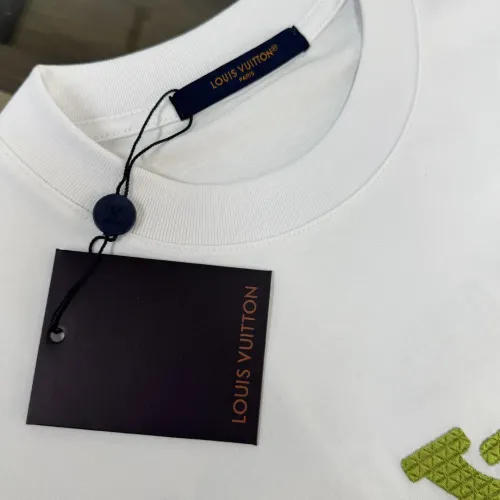 Replica Louis Vuitton LV T-Shirts Short Sleeved For Unisex #1423462 $32.00 USD for Wholesale