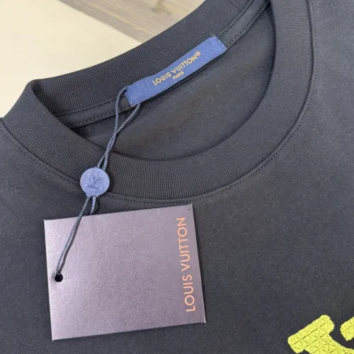Replica Louis Vuitton LV T-Shirts Short Sleeved For Unisex #1423464 $32.00 USD for Wholesale