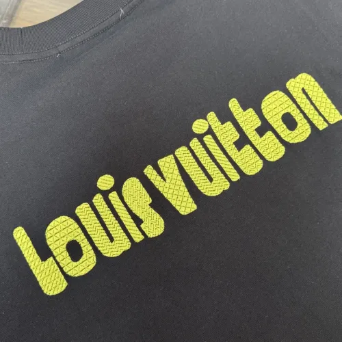 Replica Louis Vuitton LV T-Shirts Short Sleeved For Unisex #1423464 $32.00 USD for Wholesale