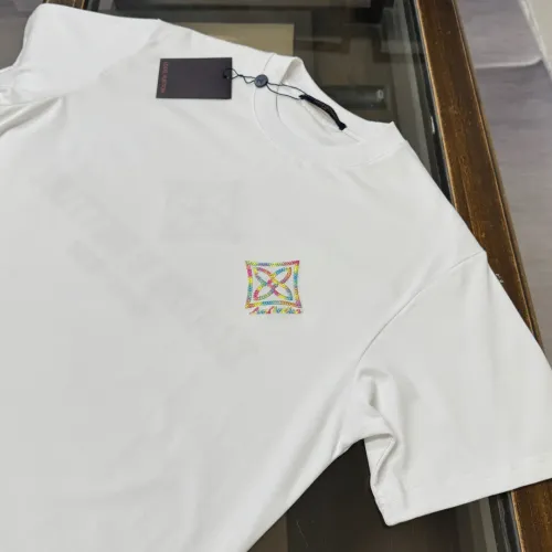 Replica Louis Vuitton LV T-Shirts Short Sleeved For Unisex #1423465 $32.00 USD for Wholesale
