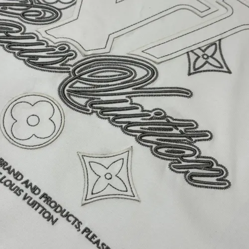 Replica Louis Vuitton LV T-Shirts Short Sleeved For Unisex #1423468 $32.00 USD for Wholesale