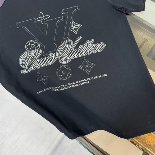 Replica Louis Vuitton LV T-Shirts Short Sleeved For Unisex #1423470 $32.00 USD for Wholesale