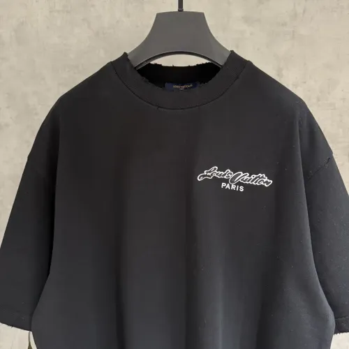 Replica Louis Vuitton LV T-Shirts Short Sleeved For Unisex #1424107 $56.00 USD for Wholesale