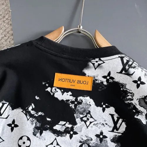 Replica Louis Vuitton LV T-Shirts Short Sleeved For Unisex #1426707 $42.00 USD for Wholesale