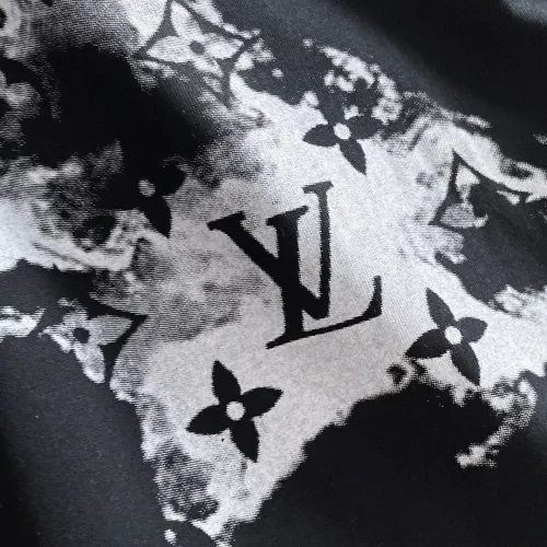Replica Louis Vuitton LV T-Shirts Short Sleeved For Unisex #1426707 $42.00 USD for Wholesale