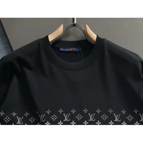 Replica Louis Vuitton LV T-Shirts Short Sleeved For Unisex #1426979 $38.00 USD for Wholesale