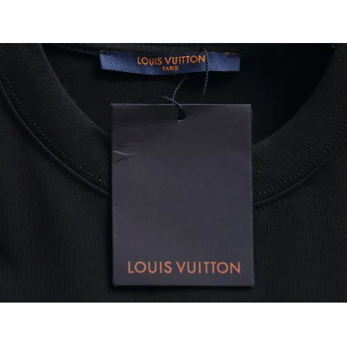 Replica Louis Vuitton LV T-Shirts Short Sleeved For Unisex #1426979 $38.00 USD for Wholesale