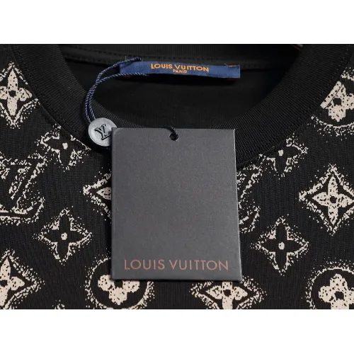 Replica Louis Vuitton LV T-Shirts Short Sleeved For Unisex #1427039 $38.00 USD for Wholesale