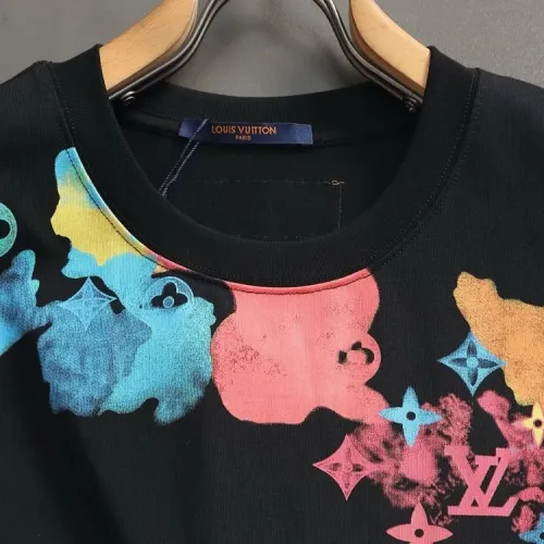 Replica Louis Vuitton LV T-Shirts Short Sleeved For Unisex #1428179 $36.00 USD for Wholesale