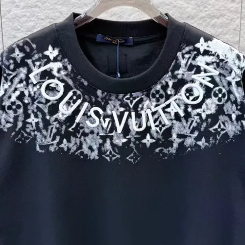 Replica Louis Vuitton LV T-Shirts Short Sleeved For Unisex #1428906 $39.00 USD for Wholesale