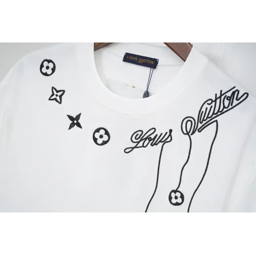 Replica Louis Vuitton LV T-Shirts Short Sleeved For Unisex #1429632 $36.00 USD for Wholesale