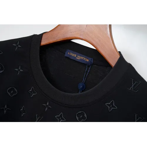 Replica Louis Vuitton LV T-Shirts Short Sleeved For Unisex #1429635 $36.00 USD for Wholesale