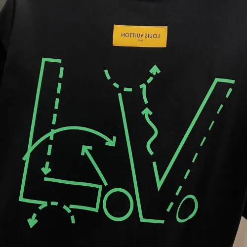 Replica Louis Vuitton LV T-Shirts Short Sleeved For Unisex #1430546 $38.00 USD for Wholesale