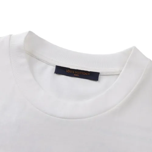 Replica Louis Vuitton LV T-Shirts Short Sleeved For Unisex #1432927 $45.00 USD for Wholesale