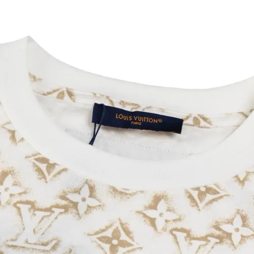 Replica Louis Vuitton LV T-Shirts Short Sleeved For Unisex #1432935 $48.00 USD for Wholesale