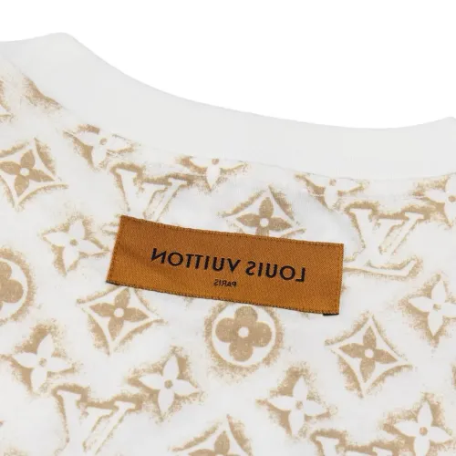 Replica Louis Vuitton LV T-Shirts Short Sleeved For Unisex #1432935 $48.00 USD for Wholesale
