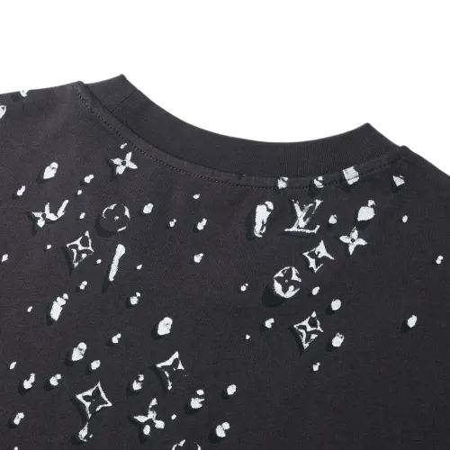 Replica Louis Vuitton LV T-Shirts Short Sleeved For Unisex #1432957 $52.00 USD for Wholesale