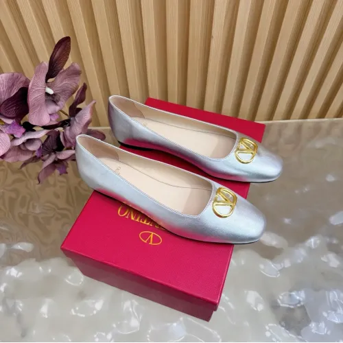 Valentino Flat Shoes For Women #1433146