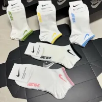 $25.00 USD Nike Socks For Women #1422575