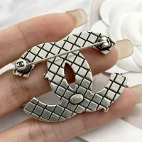 $34.00 USD Chanel Brooches For Women #1425329