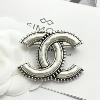 $36.00 USD Chanel Brooches For Women #1425335