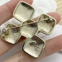 $32.00 USD Chanel Brooches For Women #1425379
