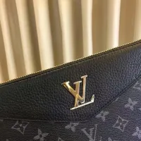 $60.00 USD Louis Vuitton AAA Man Pouches #1425704
