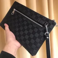 $64.00 USD Louis Vuitton AAA Man Pouches #1426051