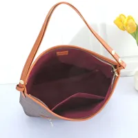 $38.00 USD Louis Vuitton Shoulder Bags For Women #1426308