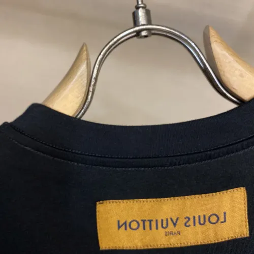 Replica Louis Vuitton LV T-Shirts Short Sleeved For Men #1438318 $39.00 USD for Wholesale