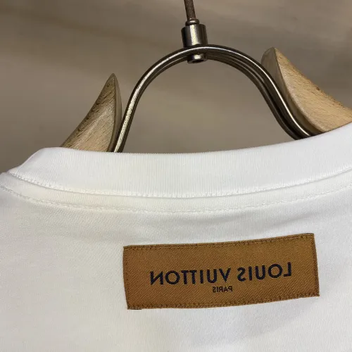 Replica Louis Vuitton LV T-Shirts Short Sleeved For Men #1438323 $39.00 USD for Wholesale