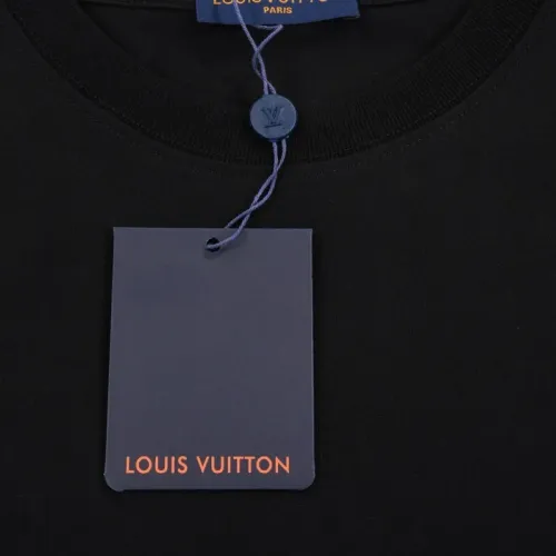 Replica Louis Vuitton LV T-Shirts Short Sleeved For Unisex #1438440 $41.00 USD for Wholesale