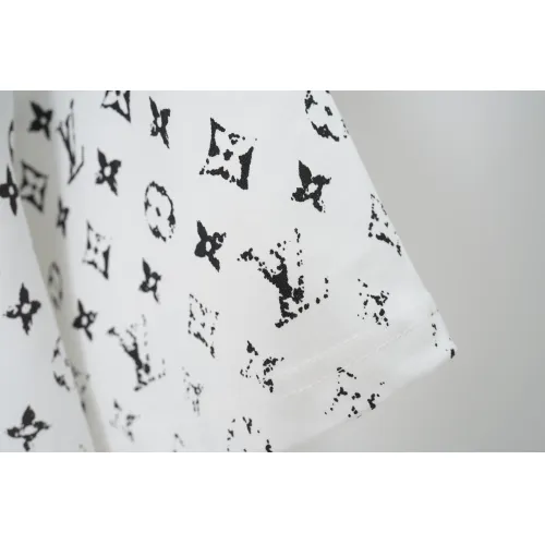 Replica Louis Vuitton LV T-Shirts Short Sleeved For Unisex #1438856 $36.00 USD for Wholesale