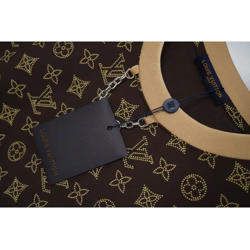 Replica Louis Vuitton LV T-Shirts Short Sleeved For Unisex #1438858 $36.00 USD for Wholesale