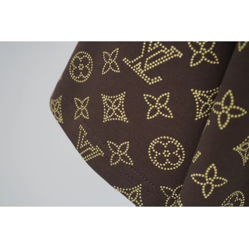 Replica Louis Vuitton LV T-Shirts Short Sleeved For Unisex #1438858 $36.00 USD for Wholesale