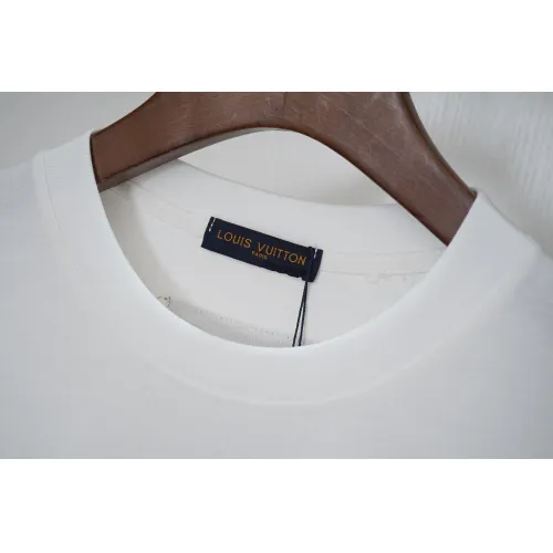 Replica Louis Vuitton LV T-Shirts Short Sleeved For Unisex #1438859 $32.00 USD for Wholesale